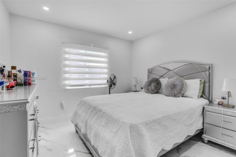 Снять в аренду виллу или дом в Майами, Флорида 3 спальни, 110.09м2, № 1989538 - фото 25