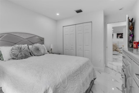 Снять в аренду виллу или дом в Майами, Флорида 3 спальни, 110.09м2, № 1989538 - фото 26