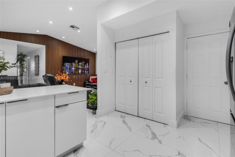 Снять в аренду виллу или дом в Майами, Флорида 3 спальни, 110.09м2, № 1989538 - фото 15