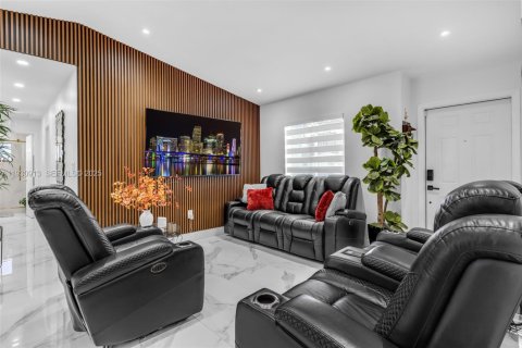 Снять в аренду виллу или дом в Майами, Флорида 3 спальни, 110.09м2, № 1989538 - фото 8