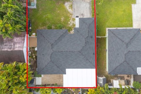 Снять в аренду виллу или дом в Майами, Флорида 3 спальни, 110.09м2, № 1989538 - фото 3