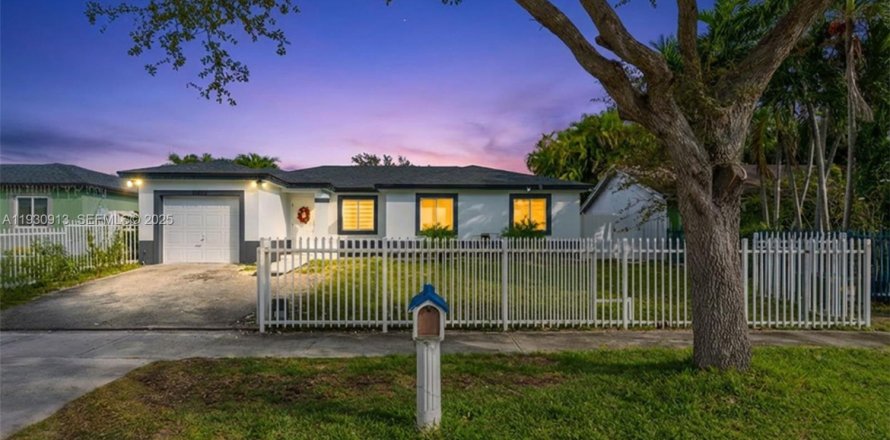 Дом в Майами, Флорида 3 спальни, 110.09м2 № 1989538