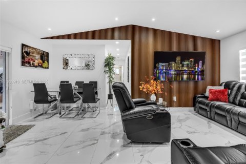 Снять в аренду виллу или дом в Майами, Флорида 3 спальни, 110.09м2, № 1989538 - фото 9