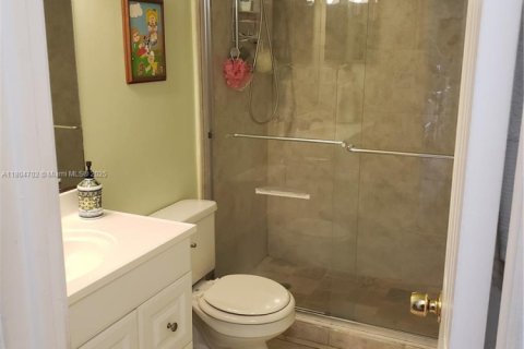 Condo in Miami, Florida, 2 bedrooms  № 1741382 - photo 13