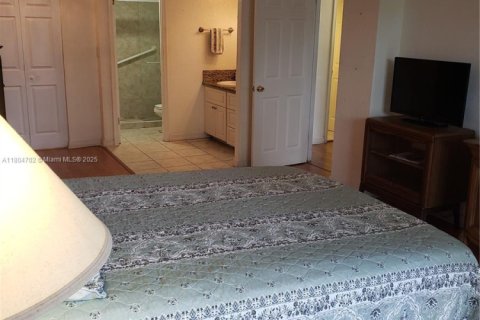 Condo in Miami, Florida, 2 bedrooms  № 1741382 - photo 10