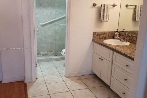 Condo in Miami, Florida, 2 bedrooms  № 1741382 - photo 3