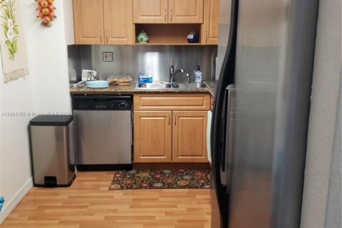 Condo in Miami, Florida, 2 bedrooms  № 1741382 - photo 15