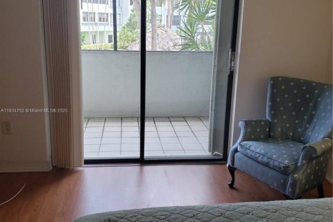Condo in Miami, Florida, 2 bedrooms  № 1741382 - photo 4