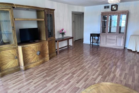 Condo in Miami, Florida, 2 bedrooms  № 1741382 - photo 19