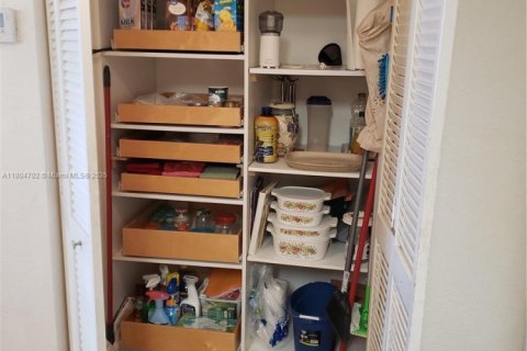 Condo in Miami, Florida, 2 bedrooms  № 1741382 - photo 6