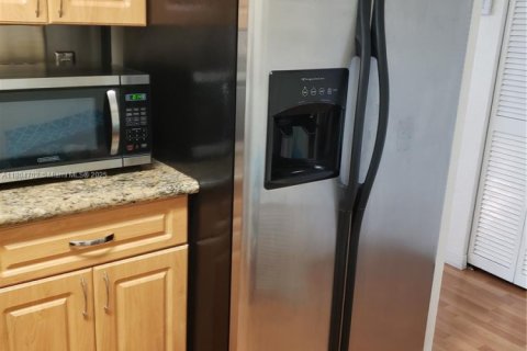 Condo in Miami, Florida, 2 bedrooms  № 1741382 - photo 16