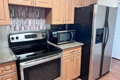 Condo in Miami, Florida, 2 bedrooms  № 1741382 - photo 23