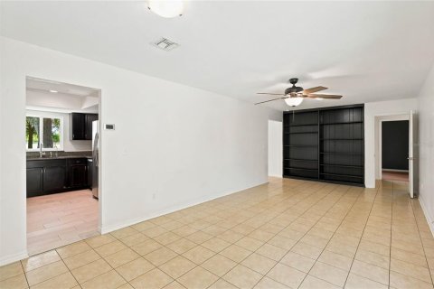 Villa ou maison à louer à Maitland, Floride: 4 chambres, 185.06 m2 № 2364321 - photo 9