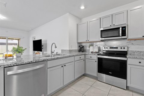 House in Wesley Chapel, Florida 3 bedrooms, 140.84 sq.m. № 2132417 - photo 5