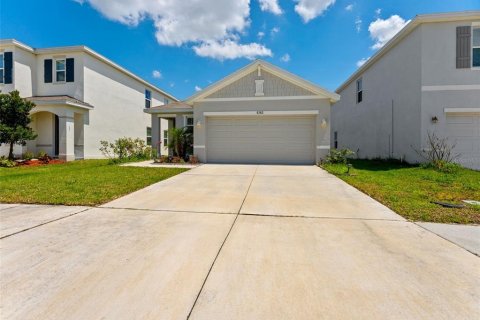 House in Wesley Chapel, Florida 3 bedrooms, 140.84 sq.m. № 2132417 - photo 2