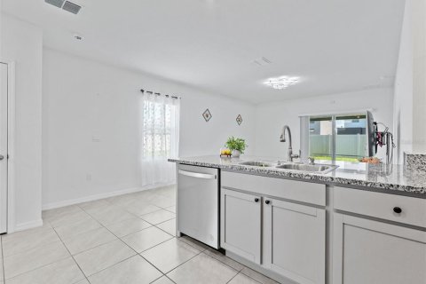 House in Wesley Chapel, Florida 3 bedrooms, 140.84 sq.m. № 2132417 - photo 6