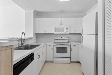 Appartement à louer à Doral, Floride: 2 chambres, 75.99 m2 № 2007913 - photo 16