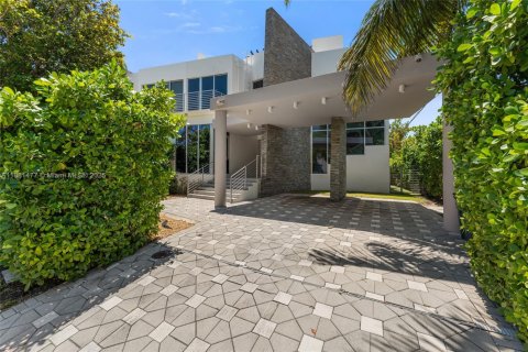Adosado en venta en Key Biscayne, Florida, 4 dormitorios, 242.01 m2 № 1929759 - foto 1