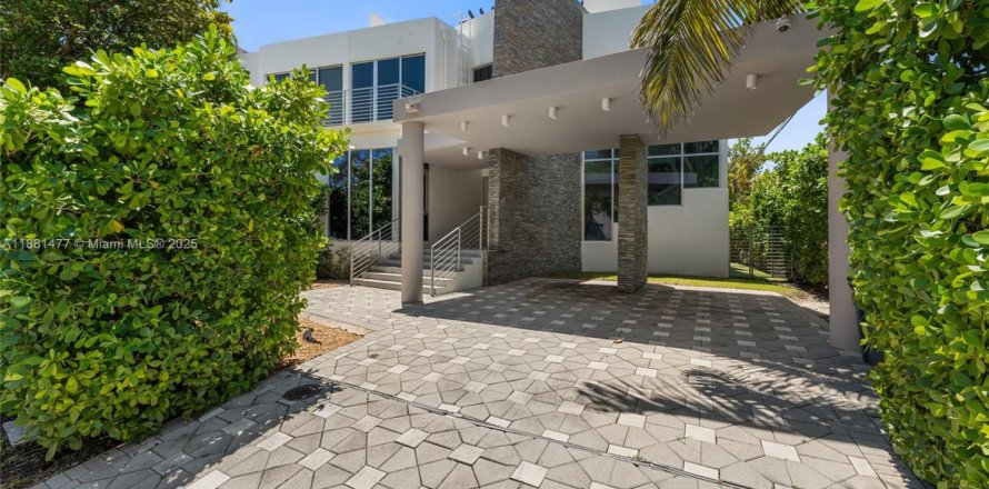 Adosado en Key Biscayne, Florida 4 dormitorios, 242.01 m2 № 1929759