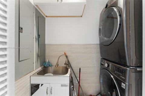 Adosado en venta en Key Biscayne, Florida, 4 dormitorios, 242.01 m2 № 1929759 - foto 13