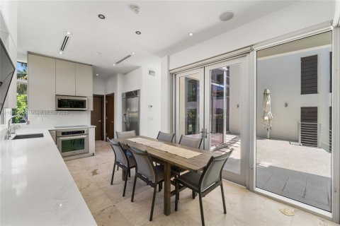 Adosado en venta en Key Biscayne, Florida, 4 dormitorios, 242.01 m2 № 1929759 - foto 9