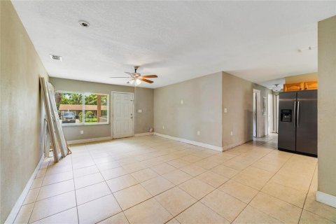 House in Tavares, Florida 4 bedrooms, 137.4 sq.m. № 1876190 - photo 9