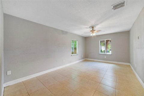 House in Tavares, Florida 4 bedrooms, 137.4 sq.m. № 1876190 - photo 4