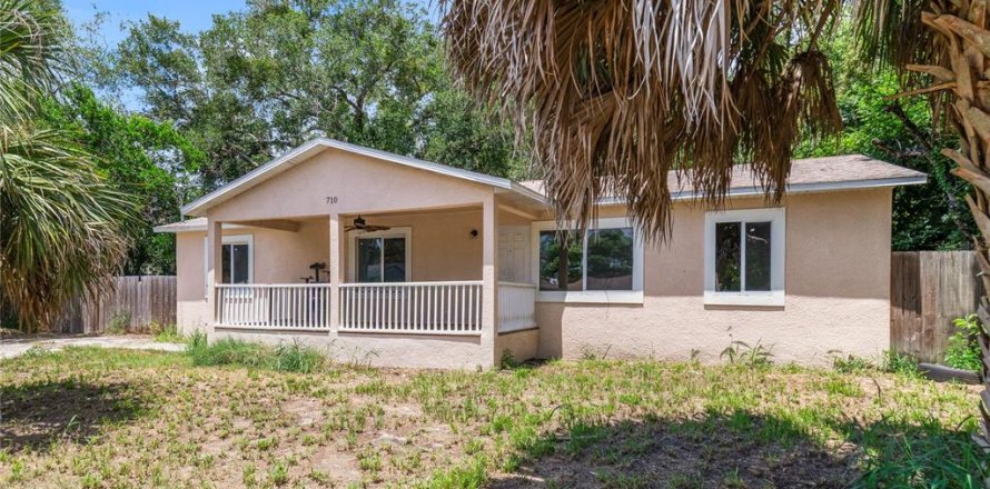 House in Tavares, Florida 4 bedrooms, 137.4 sq.m. № 1876190