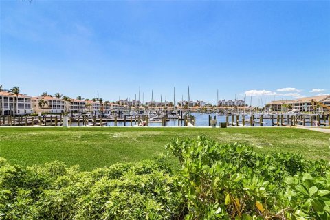 Copropriété à vendre à Punta Gorda, Floride: 3 chambres, 142.88 m2 № 2098543 - photo 16