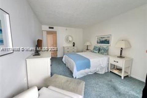 Condominio en alquiler en Surfside, Florida, 1 dormitorio, 78.78 m2 № 1962061 - foto 6