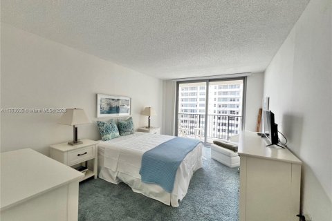 Condominio en alquiler en Surfside, Florida, 1 dormitorio, 78.78 m2 № 1962061 - foto 11