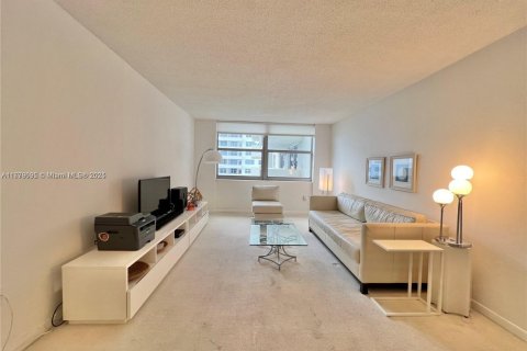 Condominio en alquiler en Surfside, Florida, 1 dormitorio, 78.78 m2 № 1962061 - foto 5