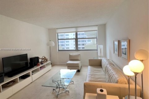 Condominio en alquiler en Surfside, Florida, 1 dormitorio, 78.78 m2 № 1962061 - foto 3