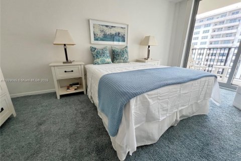 Condominio en alquiler en Surfside, Florida, 1 dormitorio, 78.78 m2 № 1962061 - foto 10