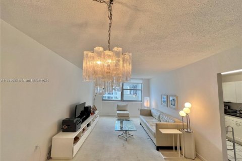 Condominio en alquiler en Surfside, Florida, 1 dormitorio, 78.78 m2 № 1962061 - foto 2