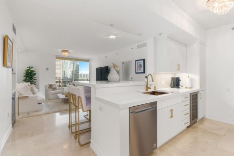 Condominio en West Palm Beach, Florida, 2 dormitorios  № 2188309