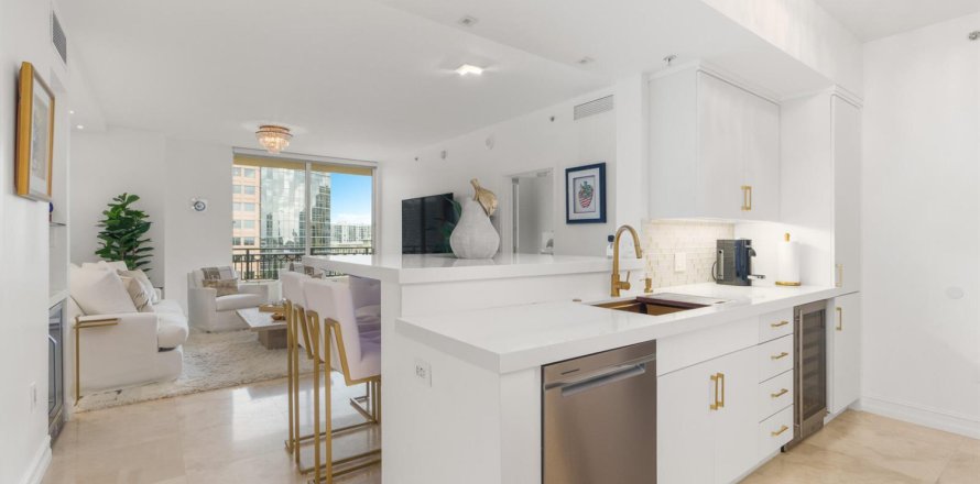 Condominio en West Palm Beach, Florida, 2 dormitorios № 2188309