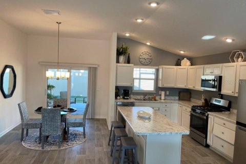 House in The Villages, Florida 3 bedrooms, 149.67 sq.m. № 1917950 - photo 3