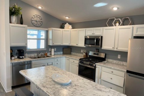 House in The Villages, Florida 3 bedrooms, 149.67 sq.m. № 1917950 - photo 6