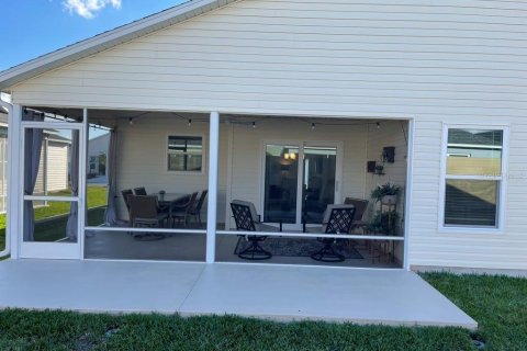 House in The Villages, Florida 3 bedrooms, 149.67 sq.m. № 1917950 - photo 12