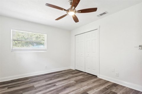 Commercial property in Saint Petersburg, Florida 7 bedrooms, 300.26 sq.m. № 2201076 - photo 24