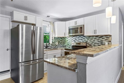 Commercial property in Saint Petersburg, Florida 7 bedrooms, 300.26 sq.m. № 2201076 - photo 8
