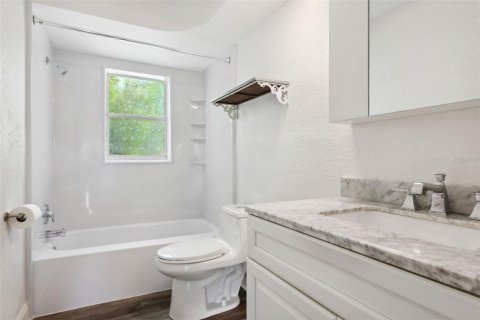 Commercial property in Saint Petersburg, Florida 7 bedrooms, 300.26 sq.m. № 2201076 - photo 26