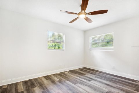 Commercial property in Saint Petersburg, Florida 7 bedrooms, 300.26 sq.m. № 2201076 - photo 25
