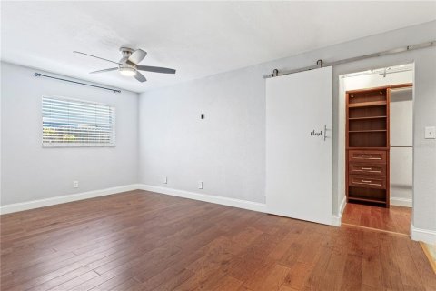 Commercial property in Saint Petersburg, Florida 7 bedrooms, 300.26 sq.m. № 2201076 - photo 14