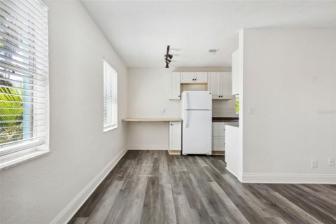 Commercial property in Saint Petersburg, Florida 7 bedrooms, 300.26 sq.m. № 2201076 - photo 20