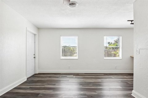 Commercial property in Saint Petersburg, Florida 7 bedrooms, 300.26 sq.m. № 2201076 - photo 18