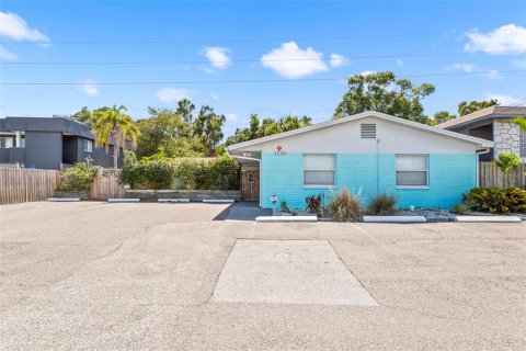Propiedad comercial en Saint Petersburg, Florida 7 dormitorios, 300.26 m2 № 2201076