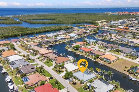 House in Punta Gorda, Florida 3 bedrooms, 204.11 sq.m. № 2324667