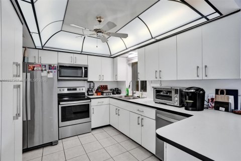 Villa ou maison à vendre à Hollywood, Floride: 3 chambres, 134.62 m2 № 1995794 - photo 11